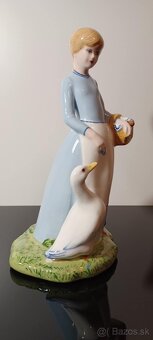 Nádherná veľká porcelánová soška dievča s húskou . Top stav - 2