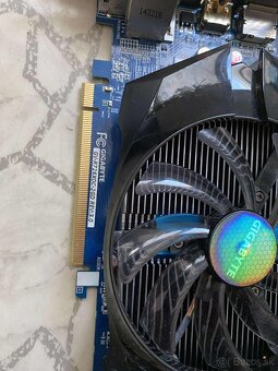 Predám tieto 2 gpu Radeon R7 260X 2gb GTX 1650 4 gb - 2