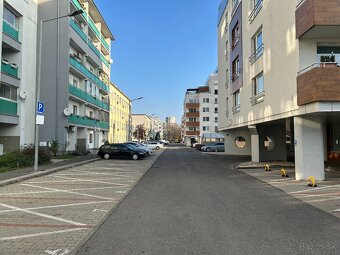 Parkovacie miesto Nobelova - 2