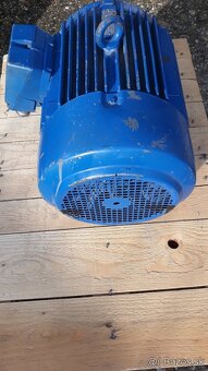 Predám dvojrýchlostný elektromotor 2,2/3kW 380V - 2