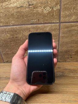 iPhone 15 Pro v top stave - 2