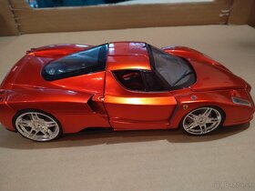 Predám Ferrari Enzo Hotwheels 1;18 - 2