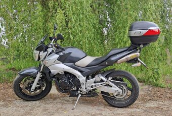 SUZUKI GSR600 - 2