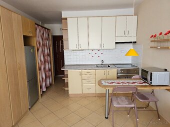 Kompletne prerobená garsónka s balkónom v KNM - 2