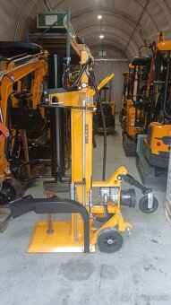 Predám štiepačku BELGER na drevo za traktor 30 T - 2
