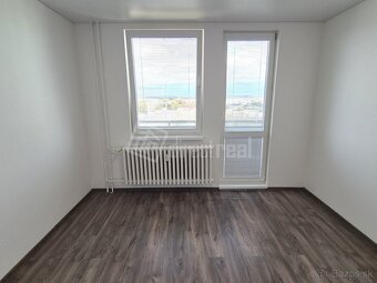 KOMPLETNE ZREKONŠTRUOVANÝ moderný 3-izb byt v centre m… - 2