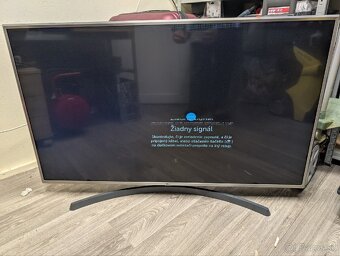 Tv LG 49", pasy na displeji - 2