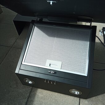 Závesný odsávač pár Whirlpool - AKR 037 G BL 650 m³/h novy - 2