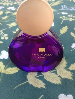 Predám parfém Far away Rebel - 2