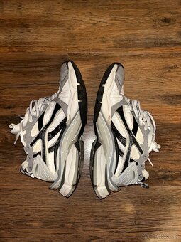 Balenciaga runner 2.0 cierno biele - 2