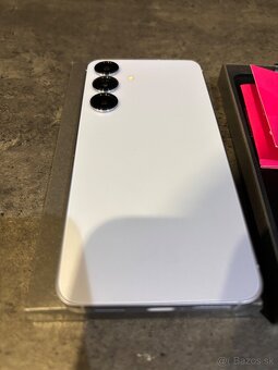 Samsung S25 256GB - 2