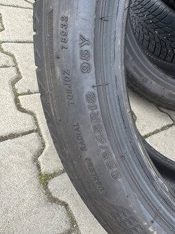225/45R18 - 2