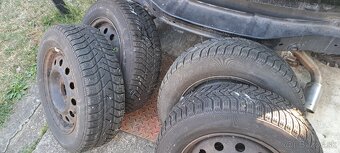 zimne pneu s plechacmi 195/65 r15 - 2