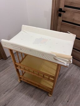 Prebaľovací pult s kolieskami - 2