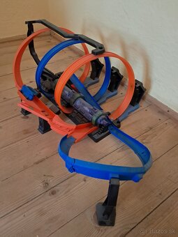 Hotwheels Corkscrew Crash - 2