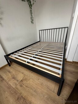 Kovová posteľ 140x200 cm s roštom - 2