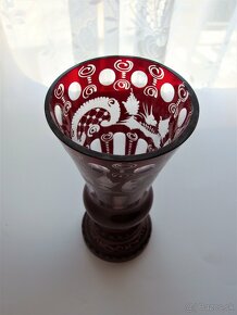 Predám vázu s fazetovým výbrusom v rubínovej lazúre - 2