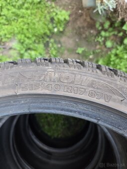 Predám zimné pneumatiky R17 215/40 - 2