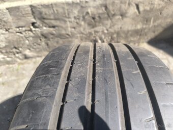 Predám good year 245/35r20 dot 0922 run n flat - 2