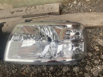 Ford Ranger predné svetlá - 2