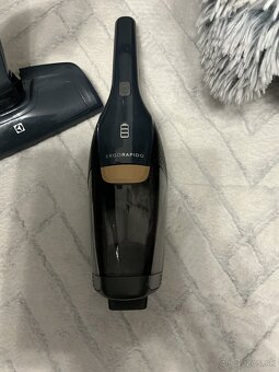 Tyčový vysávač Electrolux Ergorapido Classic EERC75DB (2v1) - 2