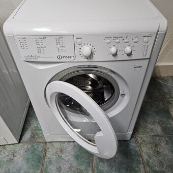 Pracka Indesit A+ - 2