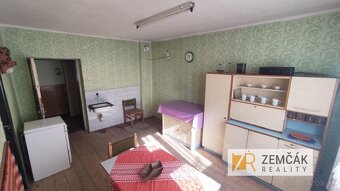 Priestranný rodinný dom so širokým potenciálom v srdci Vrbov - 2