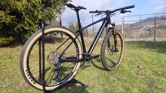 Lahky karbonovy MTB bicykel vo velkosti M (9.9 kg) - 2