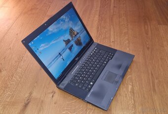 Fujitsu Celsius H270 - 2
