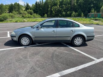Volkswagen Passat 1.6 - 2