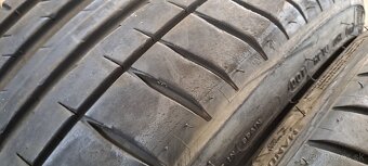Predám 2ks pekné 225/40r19-93Y Michelin - 2