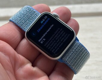 Apple Watch SE 40mm Cellular, batéria: 81% - 2