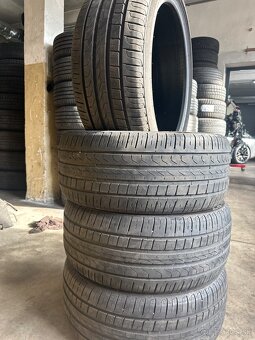 225/40R18 - 2