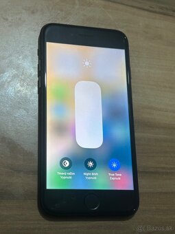 Predám Apple iPhone SE 2022 64GB Čierny Minimálne Známky - 2