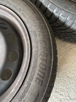 Predám 4ks zimnú sadu pneu na diskoch Bridgestone 195/60 r16 - 2