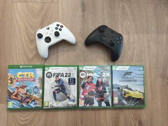 Predám Xbox series X s dvoma ovládačmi a 4 hrami - 2