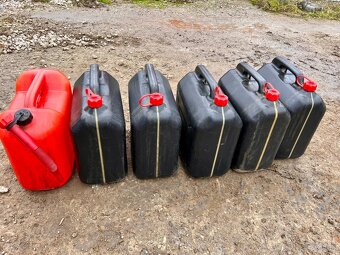 Kvalitné plastové kanistre na naftu 20l - 6ks - 2