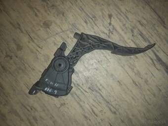 PLYNOVY PEDAL SKODA FABIA - 2