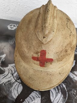 Prilba helma Adrian WW1 zdravotnik
- 2