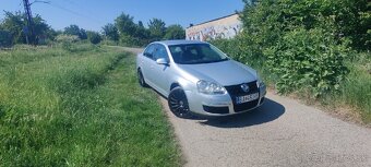 PREDÁM WOLKSWAGEN JETTA 1,6 benzin - 2