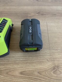 Bateria a nabíjačka Ryobi - 2