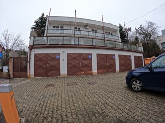 Prenájom admin. budovy s parkovaním v lukratívnej časti Star - 2