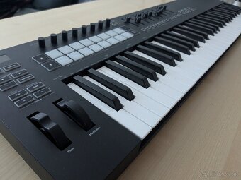 Predám MIDI keyboard Novation Launchkey 61 MK3 - 2