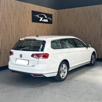 Volkswagen Passat Variant 2.0 TDI Elegance 4Motion DSG - 2