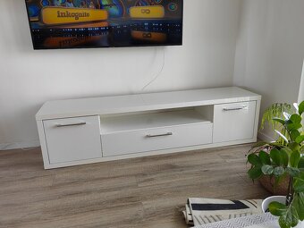 Stolík pod TV - 2