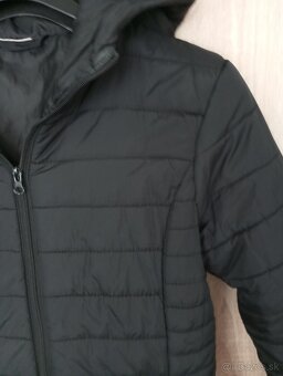 Prechodná čierna bunda predĺžená esmara M - 2