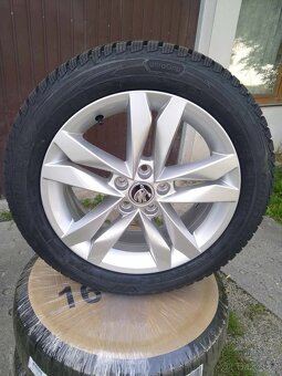 Alu ŠKODA FABIA 4 R 16 originál + zimné pneu. - 2