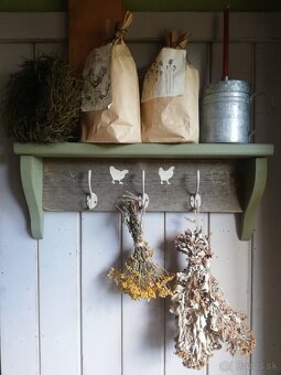 Vidiecka polica staré drevo / olivová... - 2