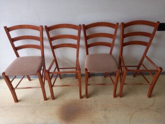 Predam 4ks stoličky cena 12€\ks.tel.0903833950 - 2