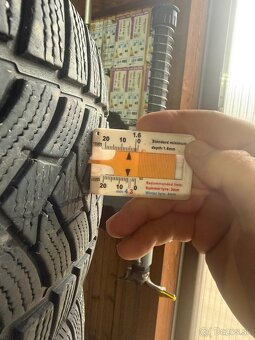 zimné pneu. Dunlop 235/55 R19; 5mm - 2